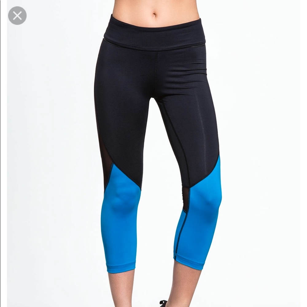 NWOT Sz S Black / Blue Alala Captain Crop Tights